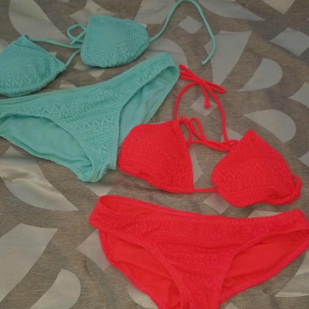 Set of 2 medium lace detail string bikinis